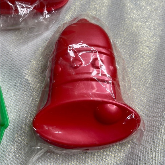 Festive Red and Green Holiday Jello Jelly Molds Gingerbread House Bell Socking 7 - Picture 4 of 13